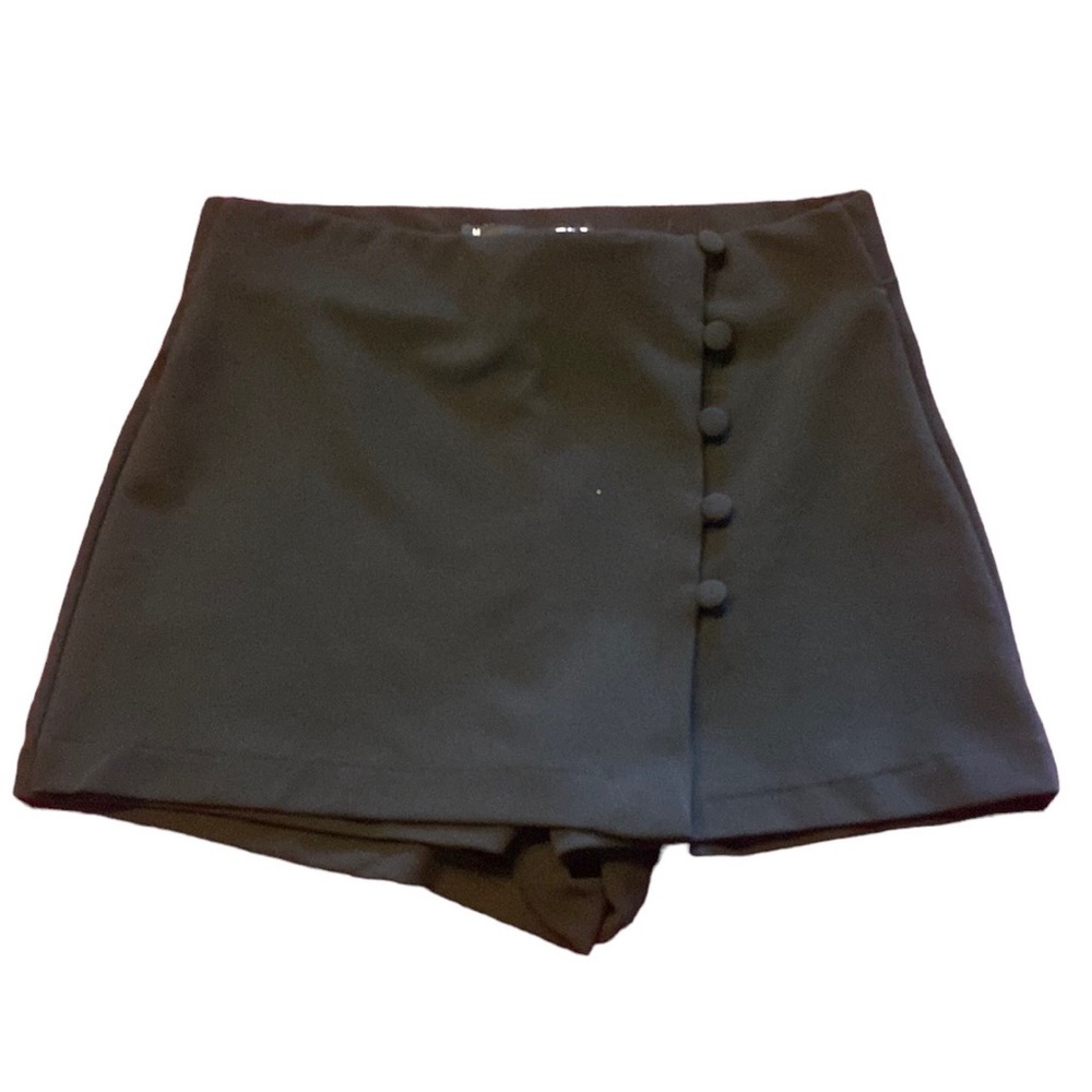 Black asymmetrical look skort side buttons M classic piece